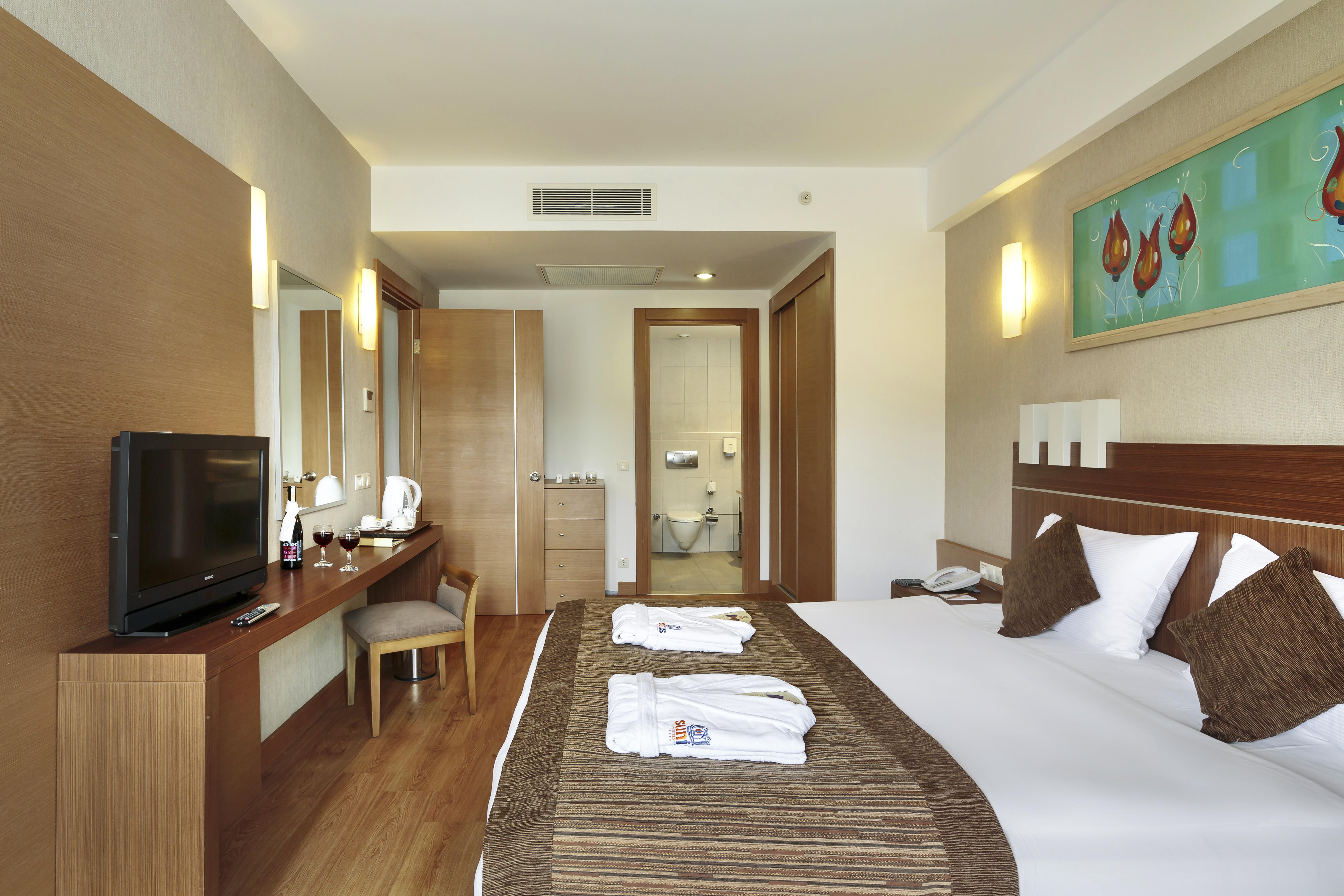 Sunis Kumkoey Beach Resort Hotel & Spa Сиде Екстериор снимка